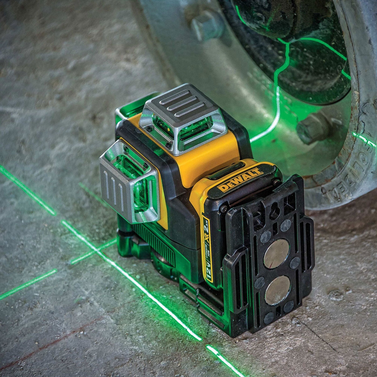Dewalt DW089LG 12-Line 3x360° Green Beam Cross Line Laser Level, 12V Lithium-Ion