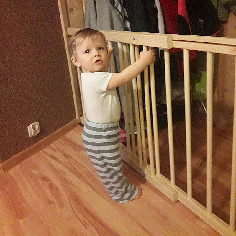 Viking Choice Adjustable Wooden Stair Gate for Children & Pets 72-122cm