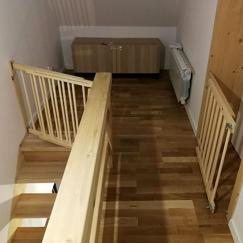 Viking Choice Adjustable Wooden Stair Gate for Children & Pets 72-122cm