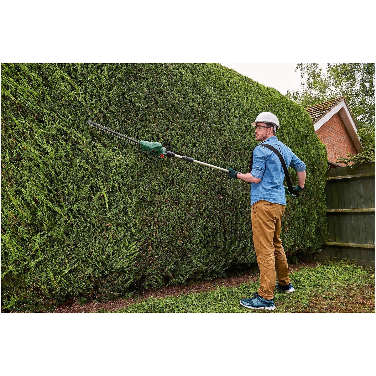 Bosch UniversalHedgePole 18 Cordless Hedge Trimmer with 2.5 Ah Battery