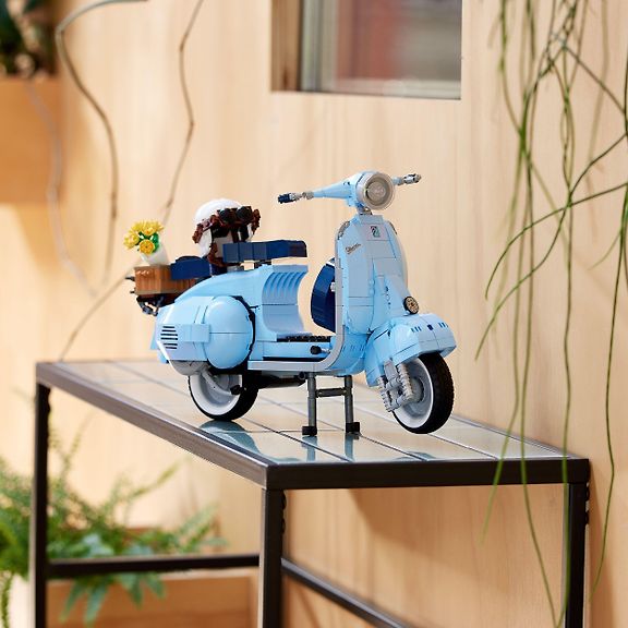 Lego Icons Vespa 125 10298