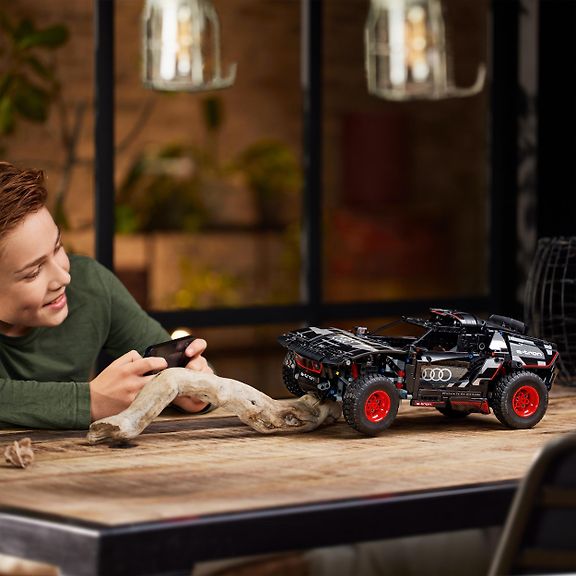 LEGO Technic 42160 - Audi RS Q e-tron