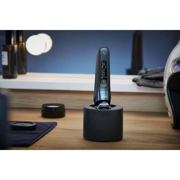 Philips Shaver Series 7000 S7882/55 Electric Shaver with Cleaning Station