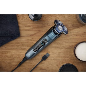 Philips Shaver Series 7000 S7882/55 Electric Shaver with Cleaning Station