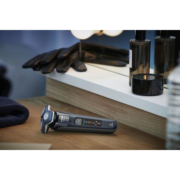 Philips Shaver Series 7000 S7882/55 Electric Shaver with Cleaning Station