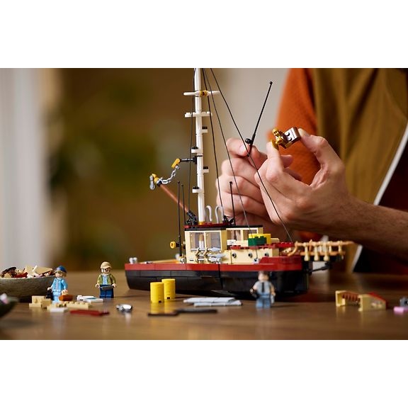 LEGO Ideas 21350 Jaws