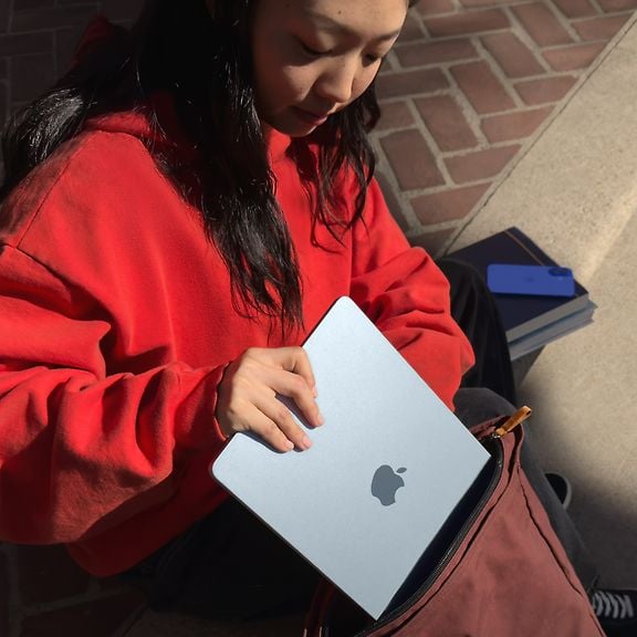 Apple MacBook Air 13" M4 16 GB, 256 GB 2025 Laptop, Starlight MW0Y3