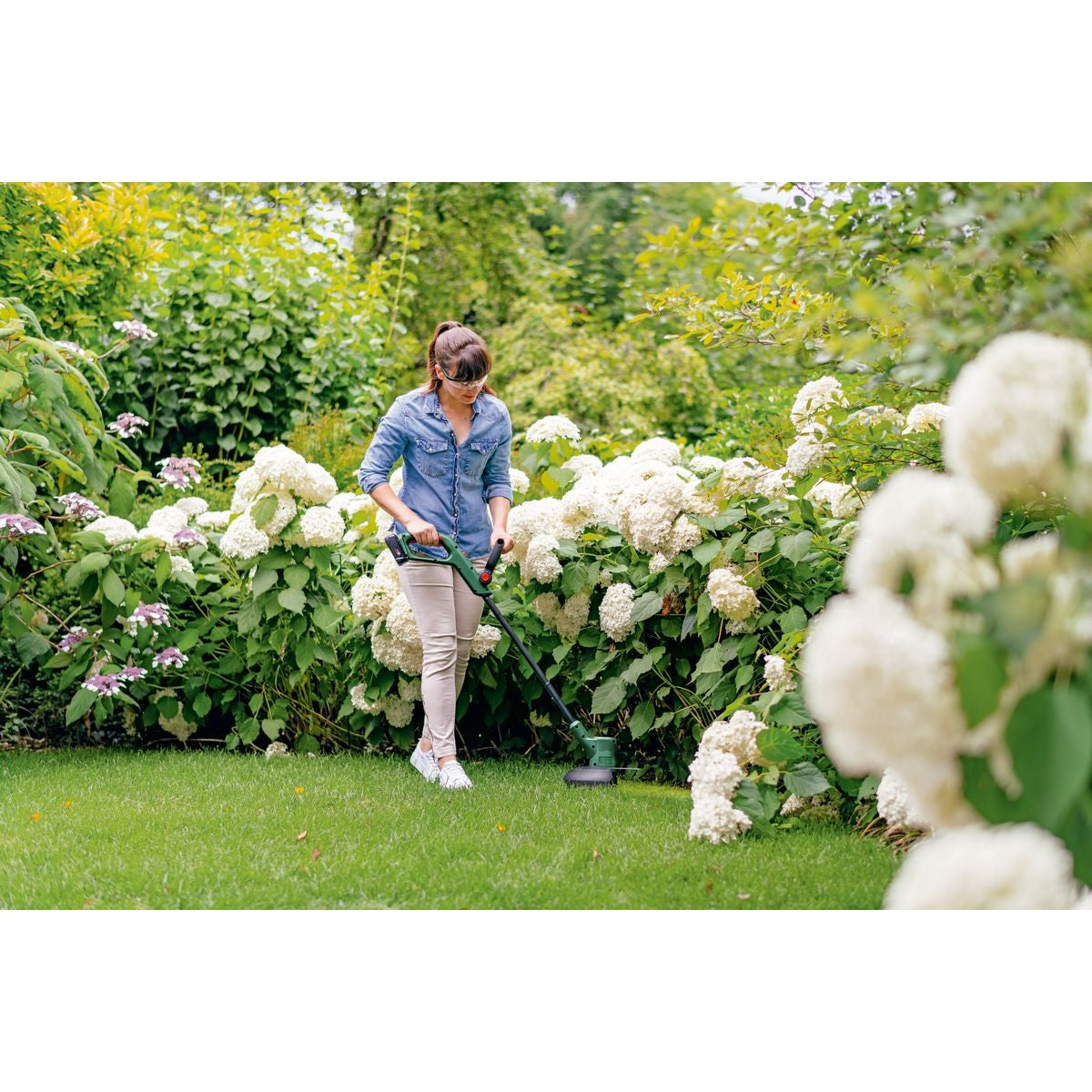 Bosch EasyGrassCut 18V-260 Cordless Grass Trimmer Set
