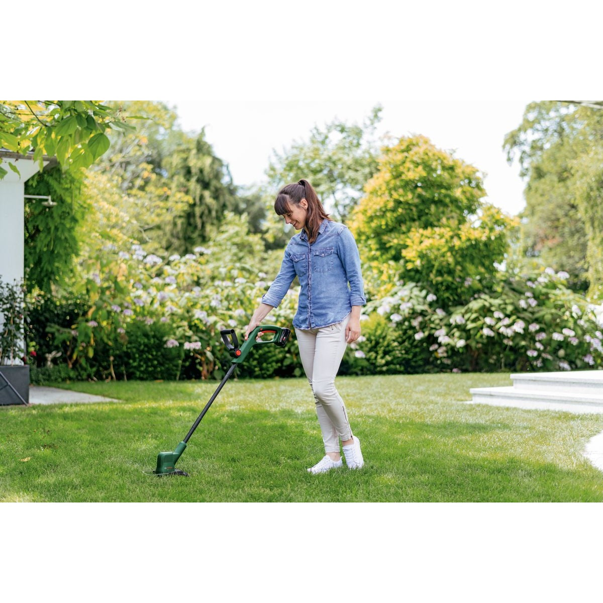 Bosch EasyGrassCut 18V-260 Cordless Grass Trimmer Set