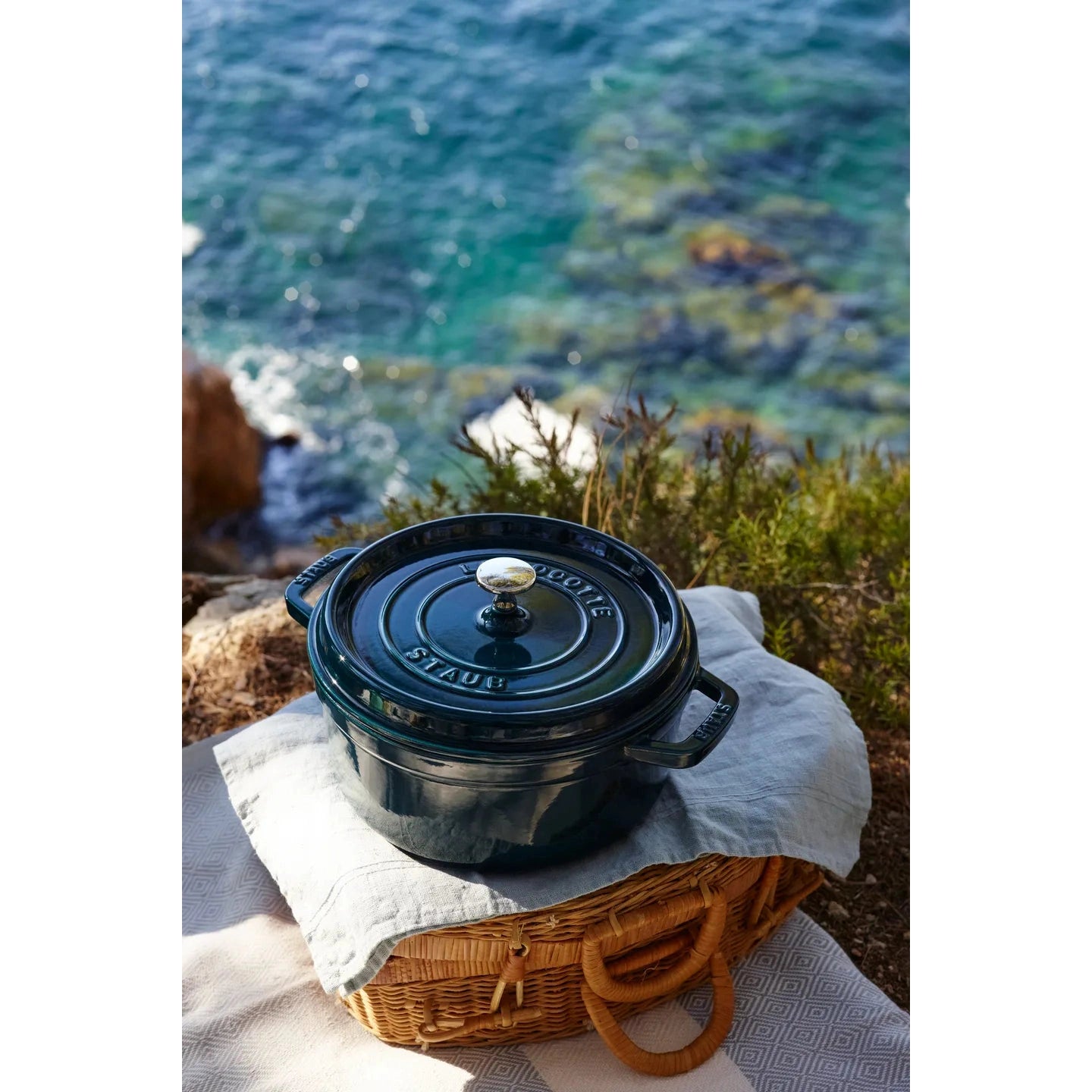 Staub Round Cocotte 24 cm , 3.8 L , Majolique La Mer. For all hob types