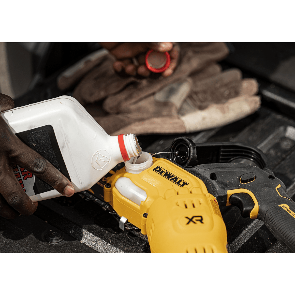 DeWalt DCMPS520N 18V XR Cordless Pruning Chainsaw, 20 cm