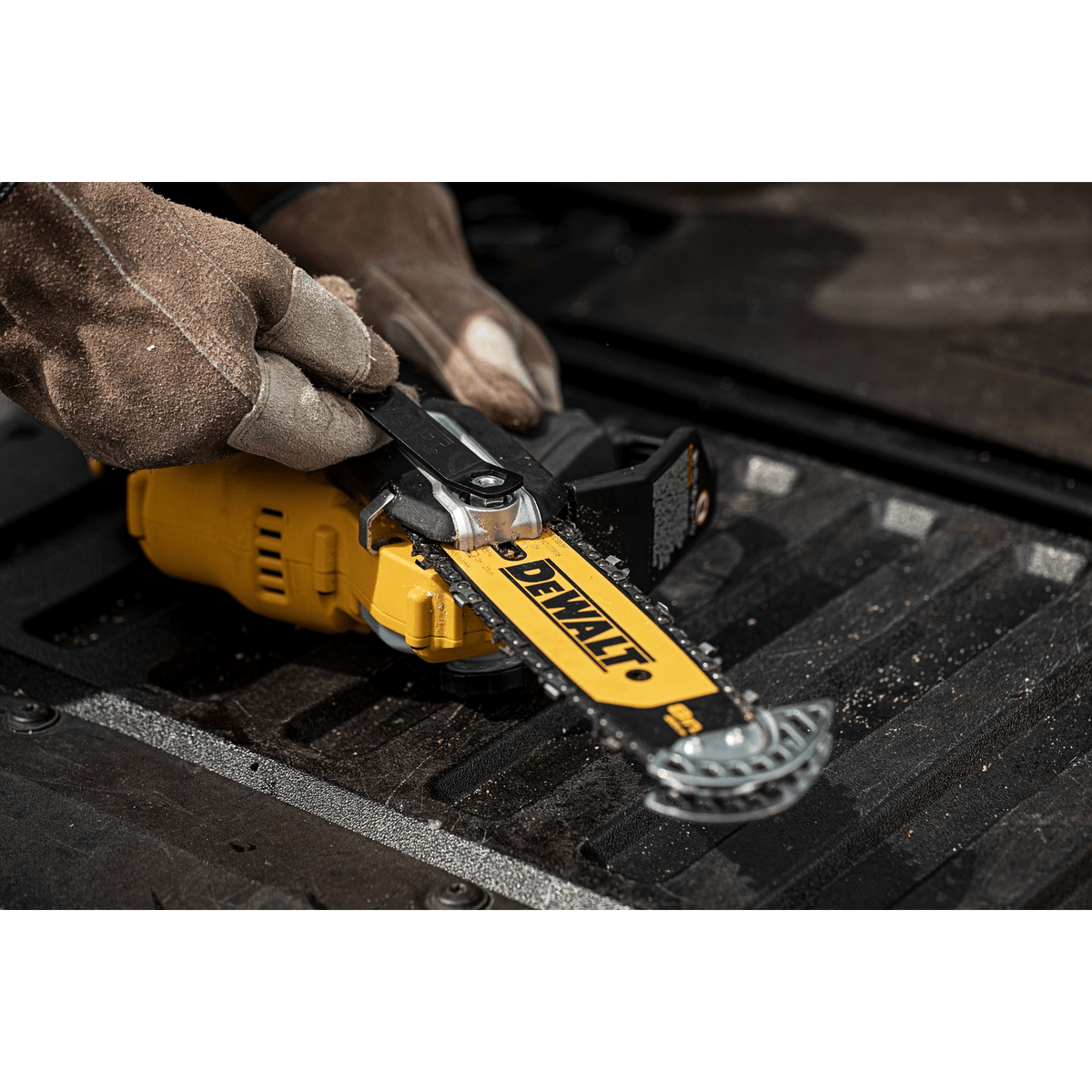 DeWalt DCMPS520N 18V XR Cordless Pruning Chainsaw, 20 cm