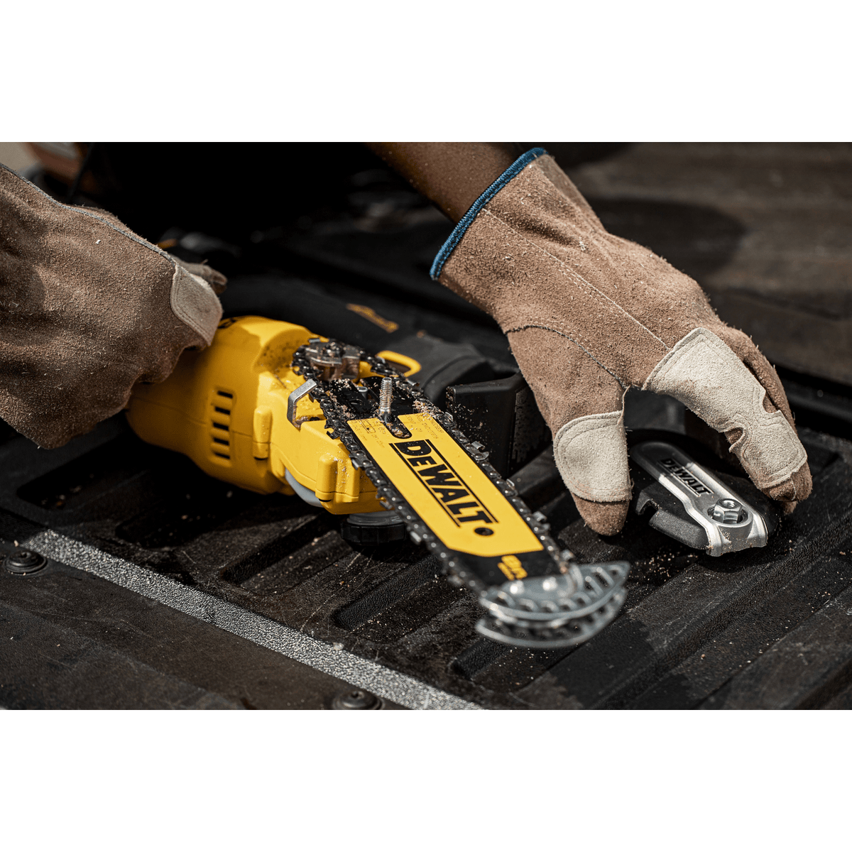 DeWalt DCMPS520N 18V XR Cordless Pruning Chainsaw, 20 cm