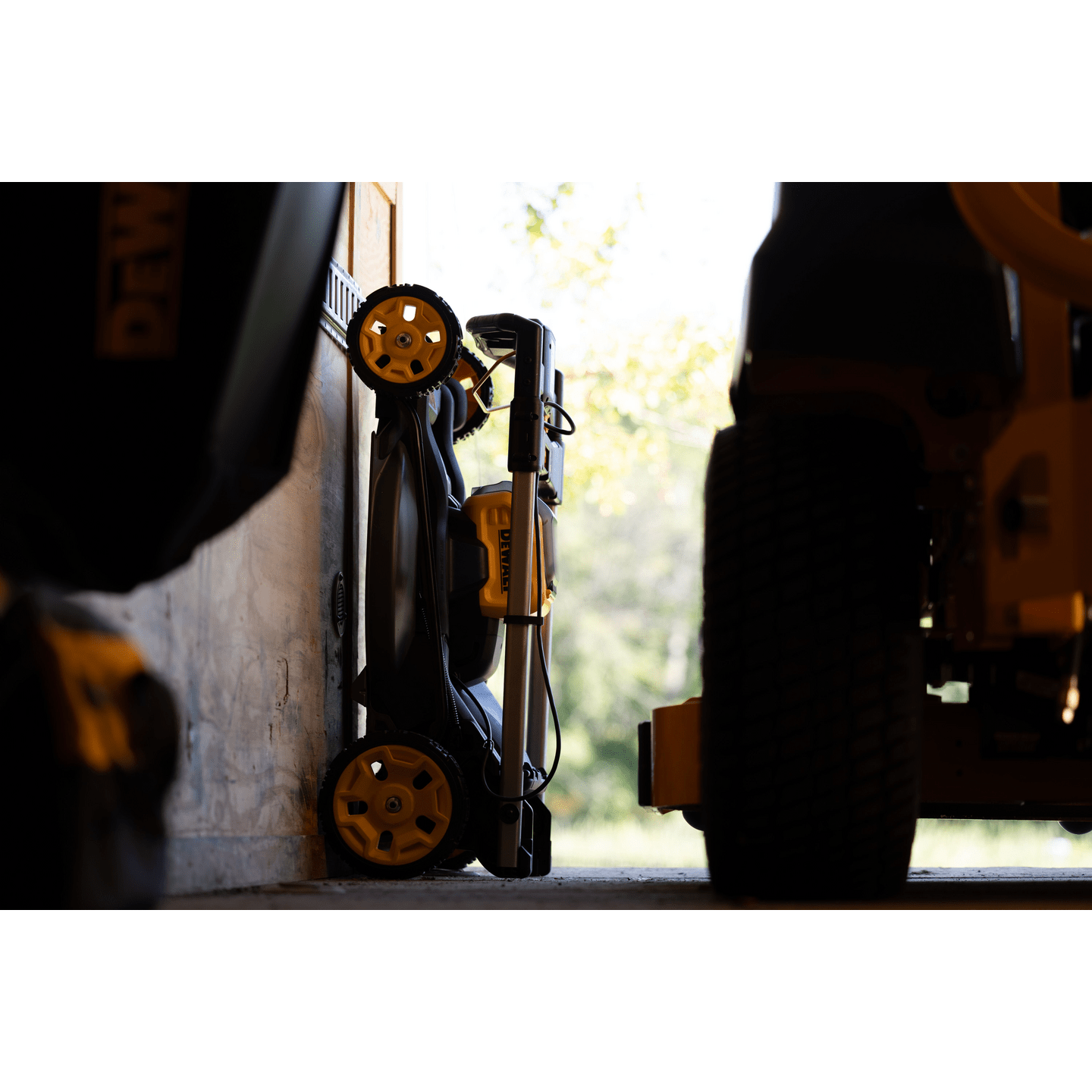 DeWalt DCMWP500N 54V XR FLEXVOLT 53cm Cordless Push Lawn Mower, Body Only