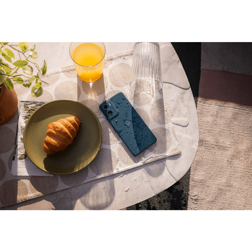 Motorola Moto G06, Pantone Tapestry Blue