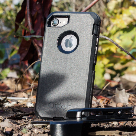 OtterBox iPhone 7 / 8 / SE Case Defender Series, Black