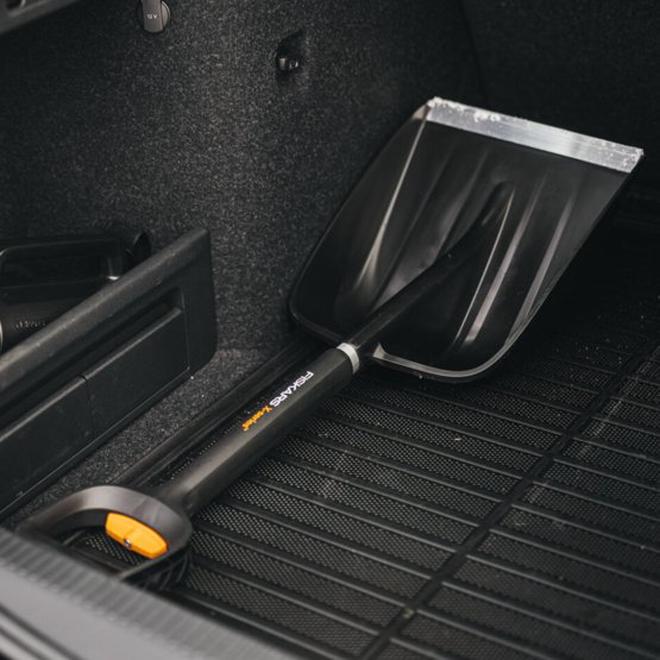 Snow shovel Fiskars X-Series Car Telescopic, 98.7 cm x 29 cm, polymer
