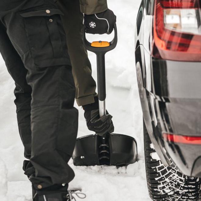 Snow shovel Fiskars X-Series Car Telescopic, 98.7 cm x 29 cm, polymer