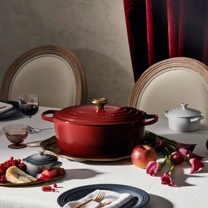Le Creuset Signature Garnet Cast Iron 28cm Round Casserole